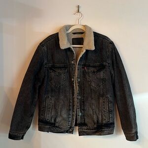 Levi’s sherpa lined trucker jacket denim jacket Medium